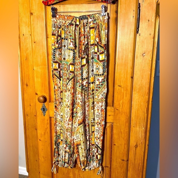 🎉Boho Tribal Jogger Style Pants In A Beautiful Multicolor Pattern Size S/M - Picture 1 of 8